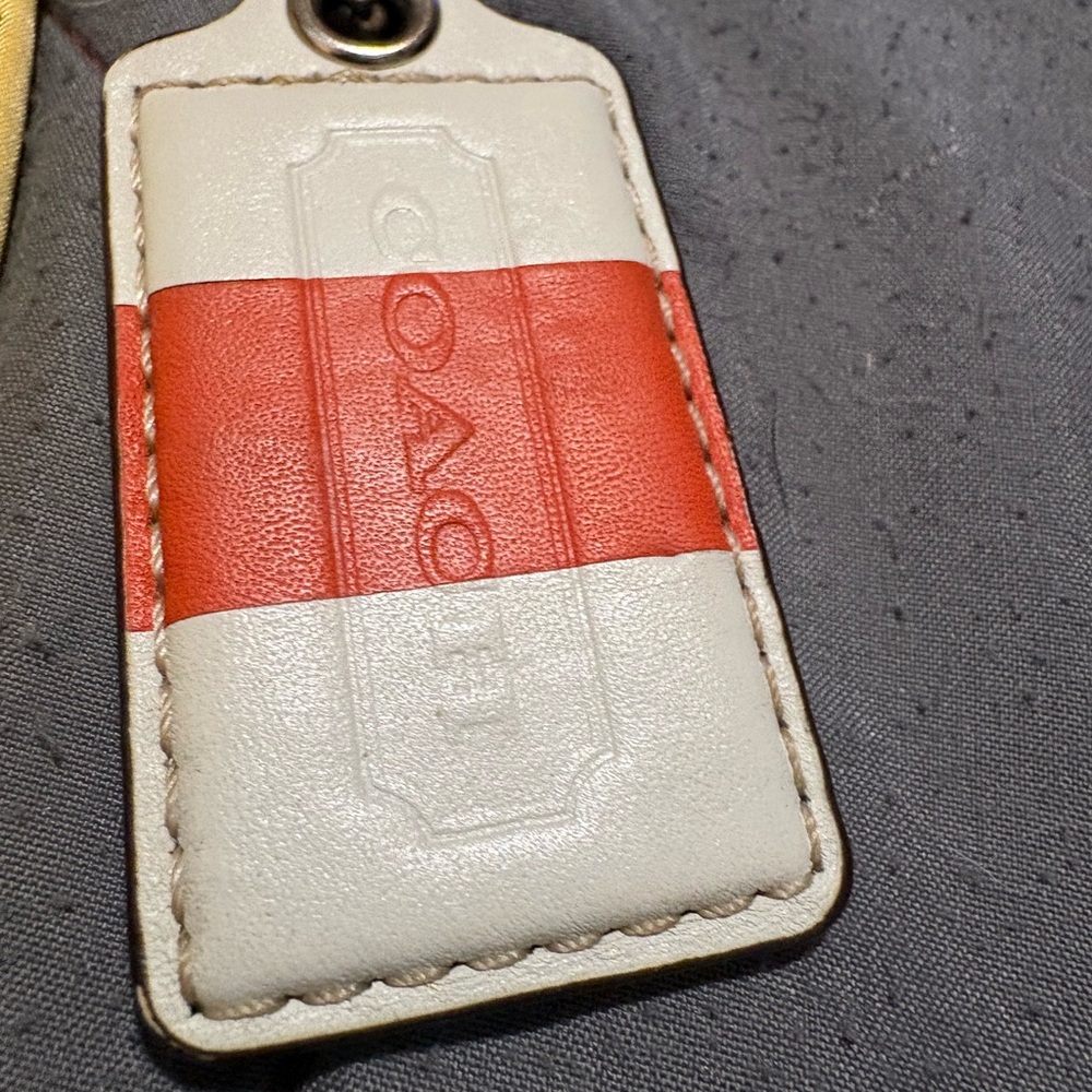 Coach yellow crossbody - Picture 3 of 7